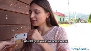 ברונטית לא סירבה לסקס במצלמה בגוף ראשון תמורת כסף